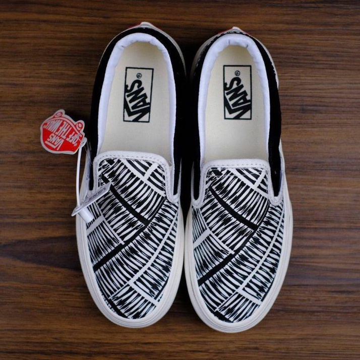 SEPATU SNEAKERS MAN HOKA RUNNING PREMIUM