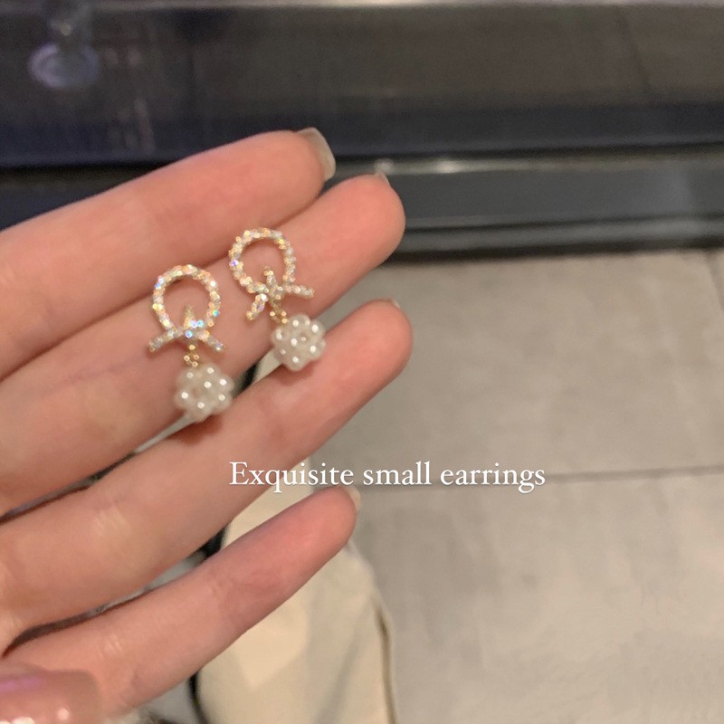 Anting Desain Bunga Aksen Mutiara Gaya Korea Untuk Wanita