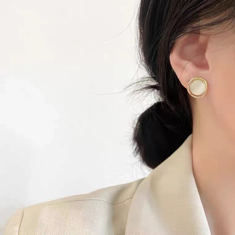 Anting Tusuk Bentuk Bulat Bahan Kaca Gaya Retro Korea Untuk Wanita