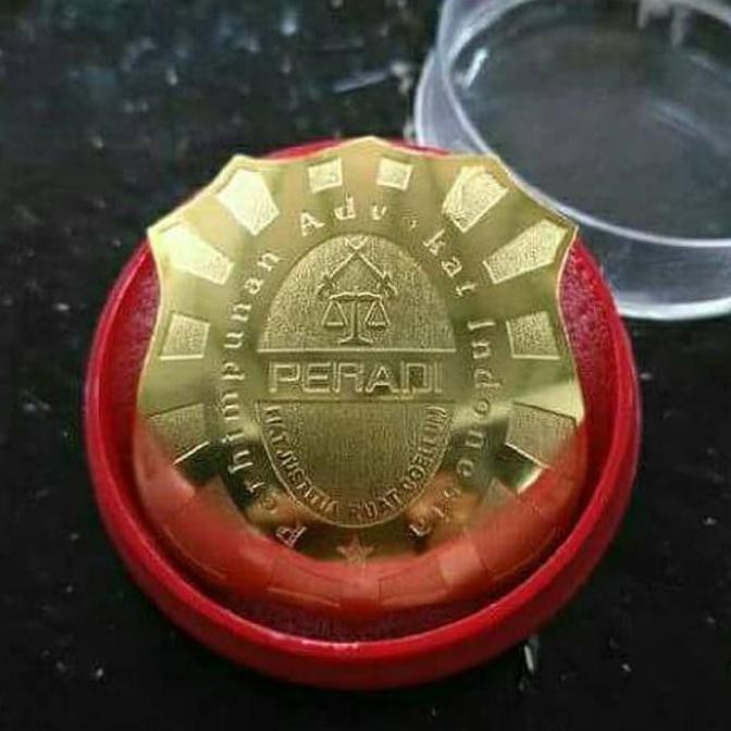 Pin bross aksesoris Lencana PERADI advokat magnet kuningan emas bagus
