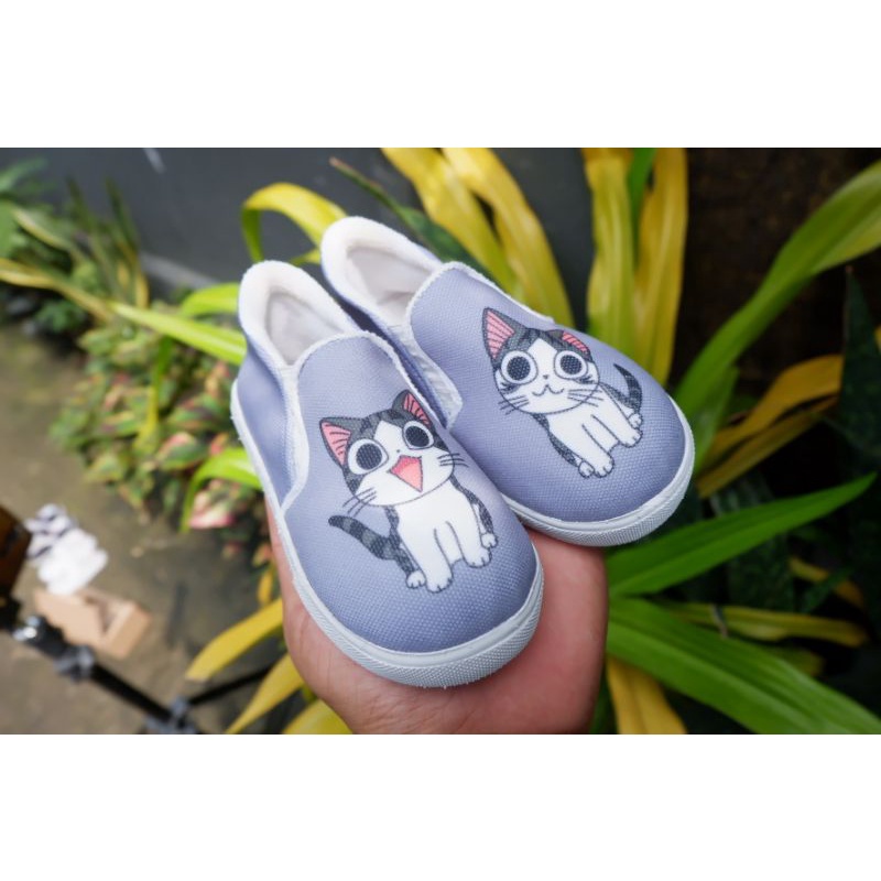 SEPATU ANAK SLIP ON GAMBAR KUCING USIA 6BULAN-2,5 TAHUN