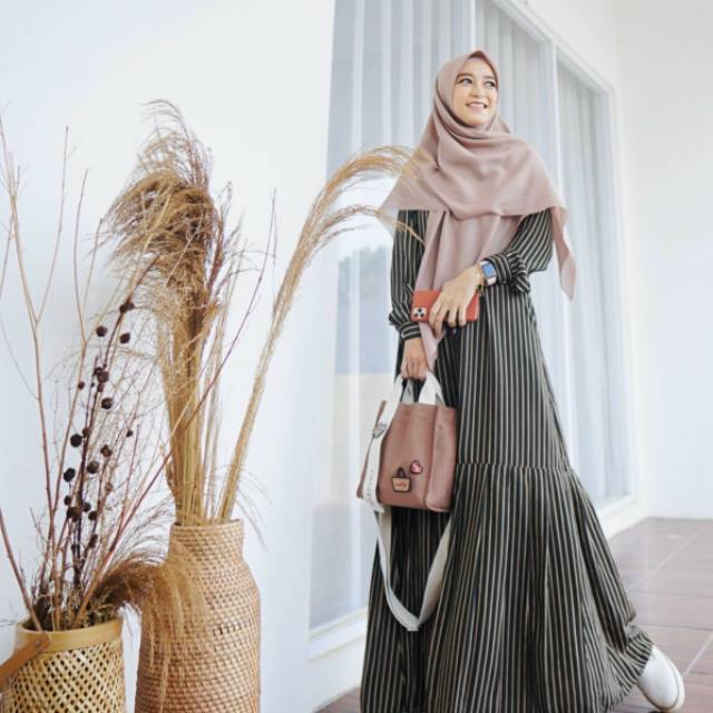 ZULFA DRESS BY GREENISM
