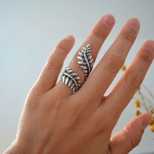 Cincin Model Terbuka Bahan Alloy Desain Daun Zaitungeometri Adjustable Untuk Wanita