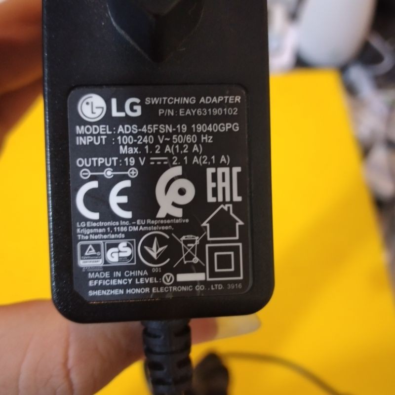 ADAPTOR POWER 19V 2.1A