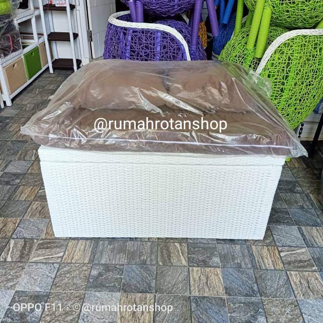 Sofa Peti Rotan Sintetis kerangka Kayu