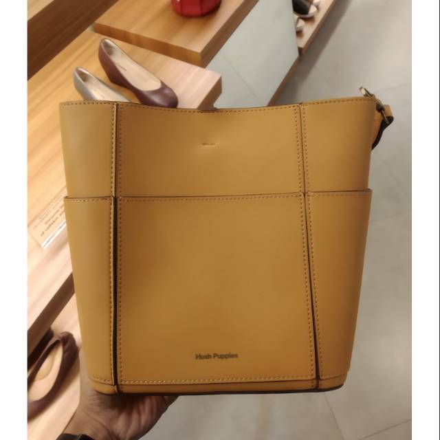 Tas cewek hush puppies