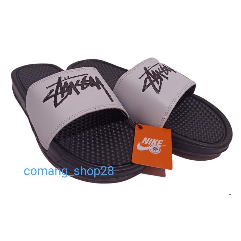 Sandal Sendal Slop Selop Slip On Slide Pria Wanita Cowok Cewek Laki Laki Casual Kekinian Murah NK Stussy Hitam Putih