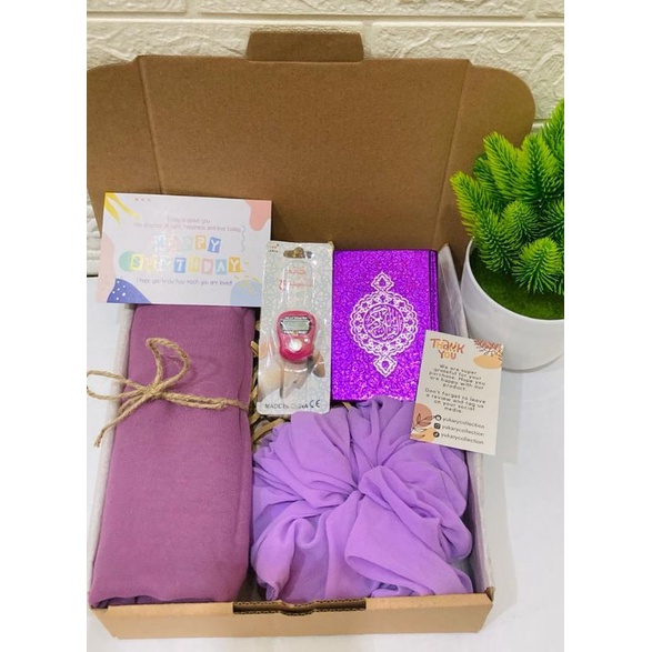 

Hampers Hijab Alquran Scruncie / Hampers Ulang Tahun /Kado Ulang Tahun / Kado Wisuda