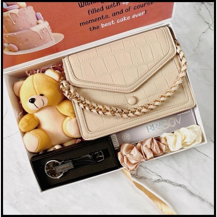 

Kadopedia Giftbox Hadiah Kado Ulang Tahun Wanita Istri - Busan (Ut007)