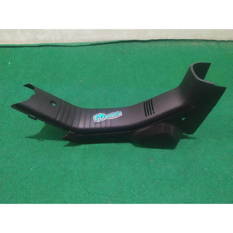 Legshield Grand Astrea Legenda Impressa Warna Hitam