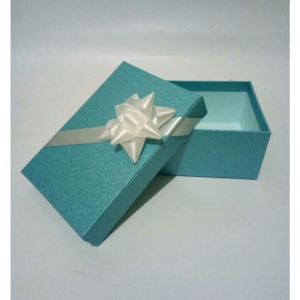 

Gift Box 15x10x6 / Kotak Kado Gift Box 15x10 Tinggi 6 cm / Hampers Exclusive / Kotak Kado / Kotak Hadiah / Kotak Souvenir