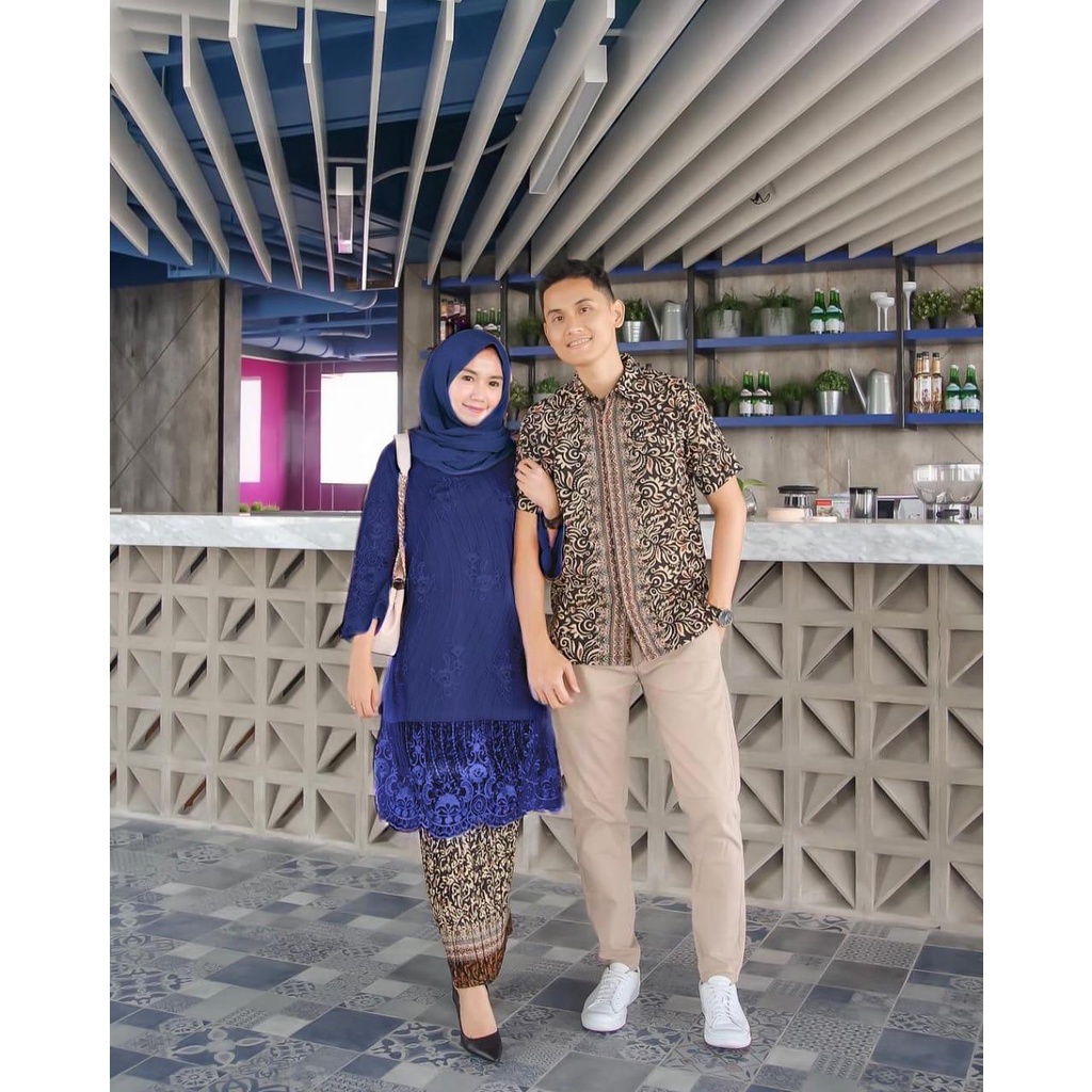 [Ready Jumbo] Couple Kebaya Terbaru Modern Brokat Kemeja Batik Amelia Murah Pasangan Lamaran Baju Sarimbit Pasangan Pria Wanita Batik Kebaya Couple Wisuda Tunik Kebaya Velvet Mix Mutiara Payet Mote Jahit Tangan Kekinian