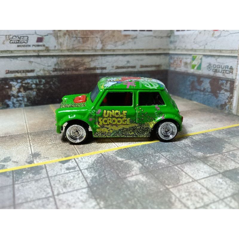Hot Wheels Morris Mini custom Uncle Scrooge