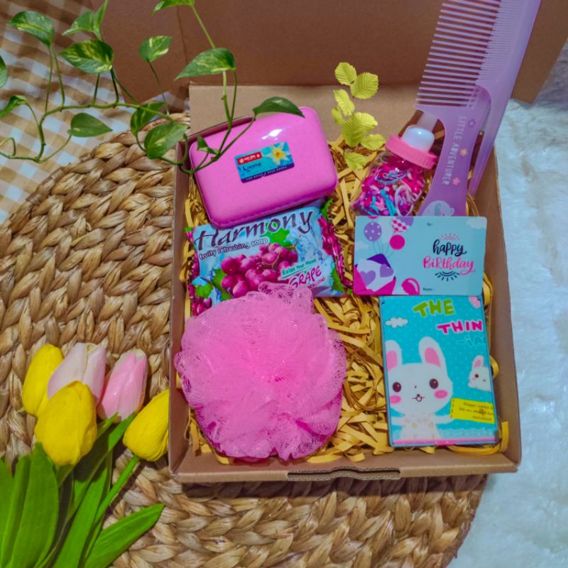 

Gift Box Hampers Ulang Tahun Cewek