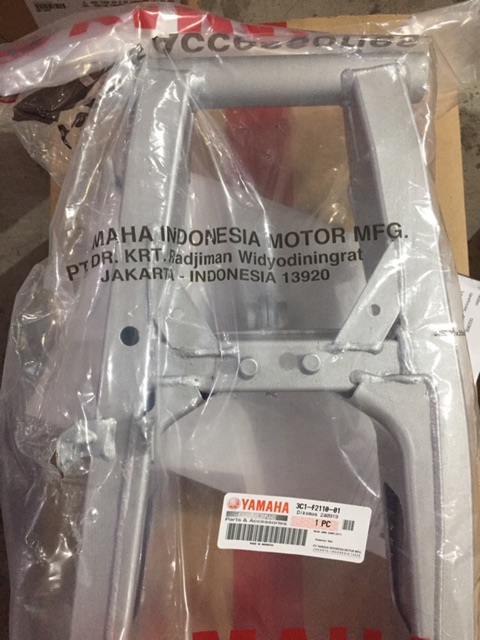 SWING ARM SASIS VIXION OLD 2007- 2012 ASLI ORI YAMAHA 3C1 F2110 01