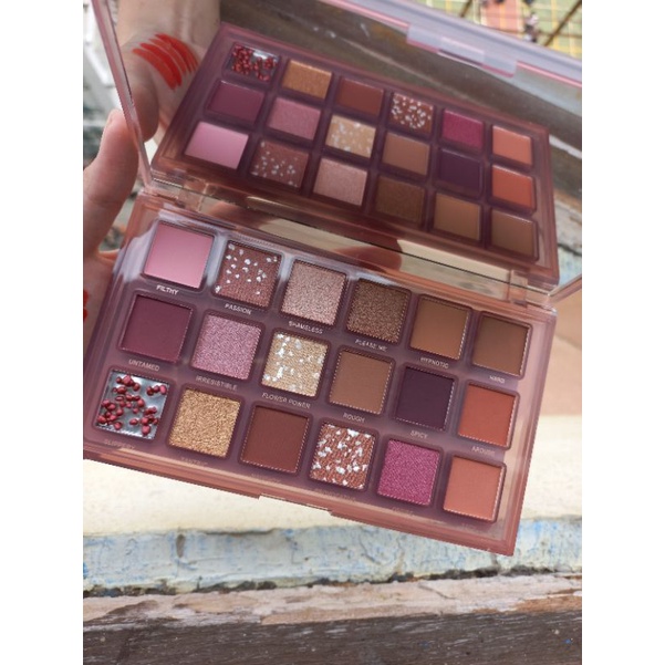 ECER!! EYESHADOW PALETTE ANYLADY NAUGHTY 18 WARNA NUDE CANTIK 946/781B