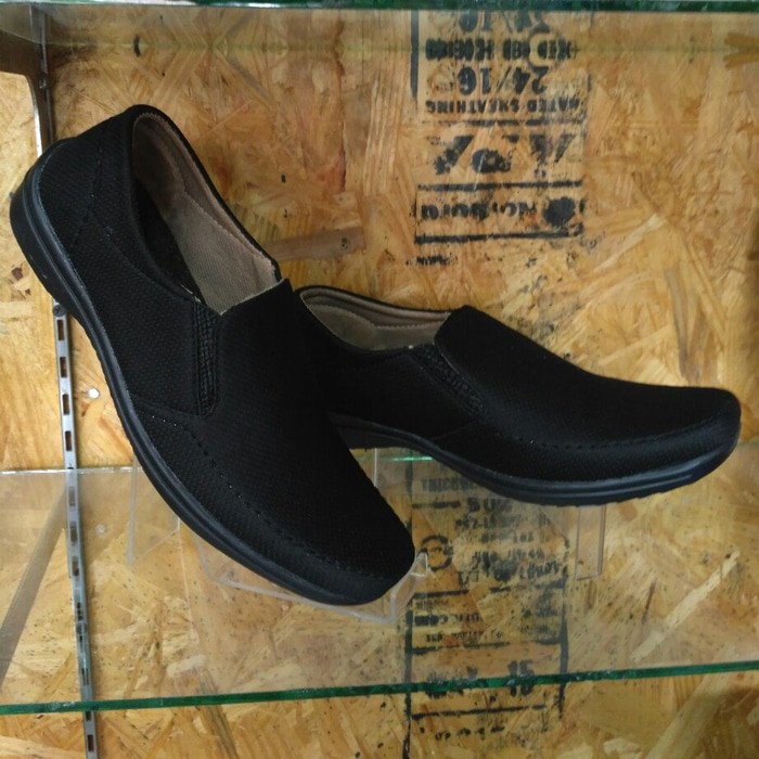 Sepatu Pria Kulit Casual Slip On Santai Formal Kerja Sekolah Fashion Sepatu Casual Pria Warna Hitam Polos