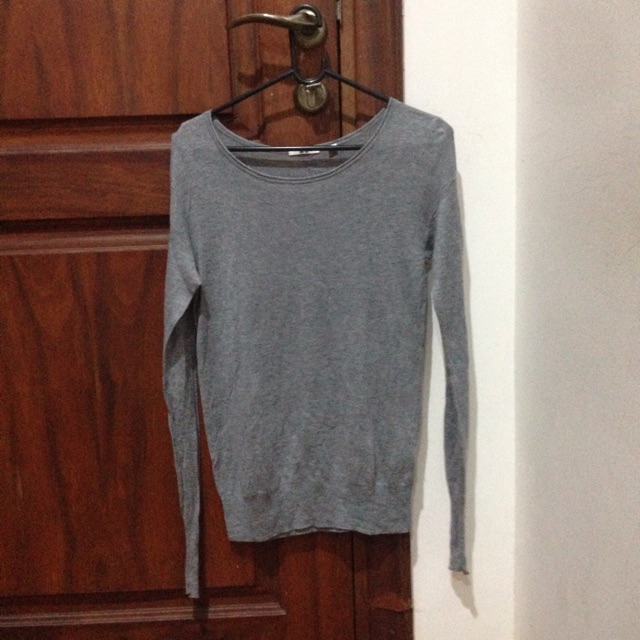 Preloved uniqlo ( sweater rajut second uniqlo )