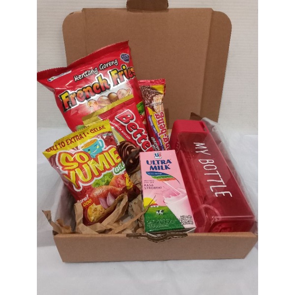 

HAMPERS SNACK MERAH + TEMPAT BOTOL BY REQUEST UCAPAN