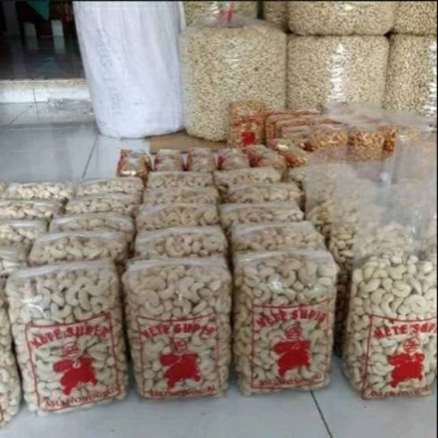 

Kacang mete /mede