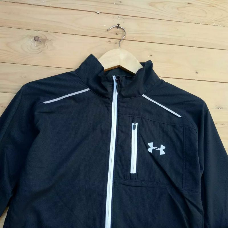 jaket UA parasit running