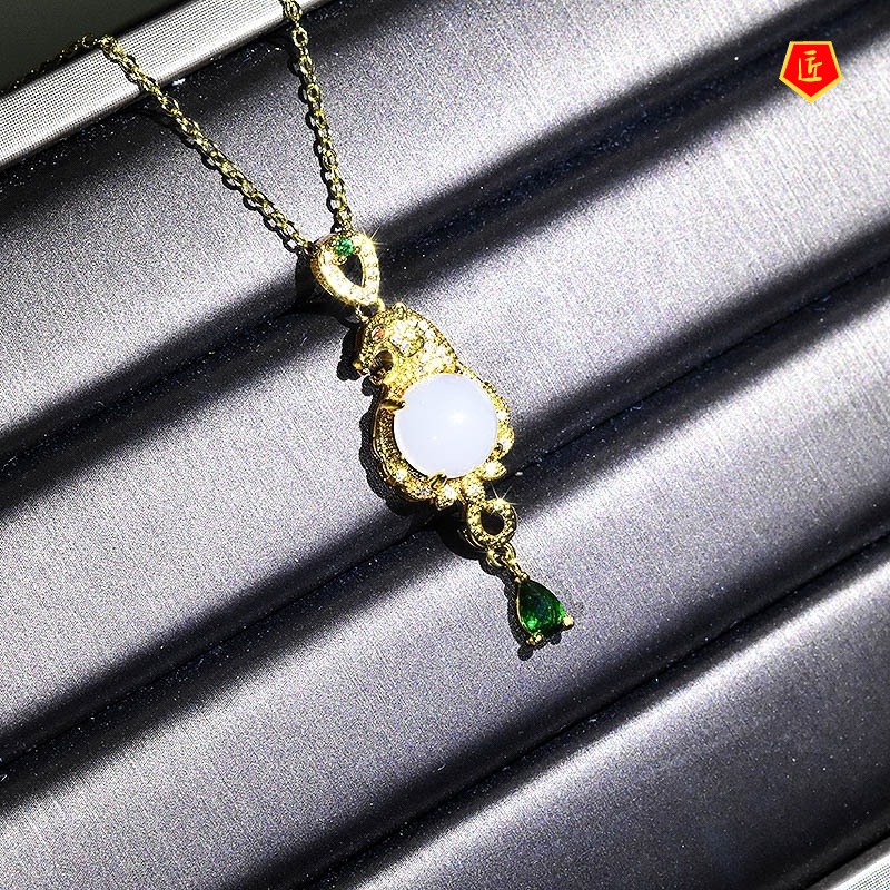 [Ready Stock]Domineering Leopard Gold Inlaid with Jade Pendant 18K Gold Necklace Temperament