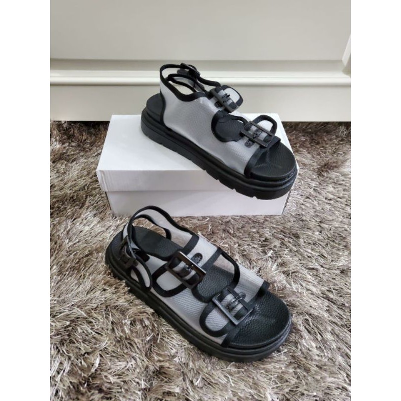 Fashion sandal gunung Wanita 2002