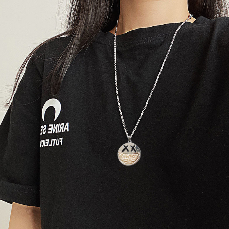 Kalung Liontin Bentuk Bulat Motif Smiley Face Bahan Alloy Gaya Hip Hop