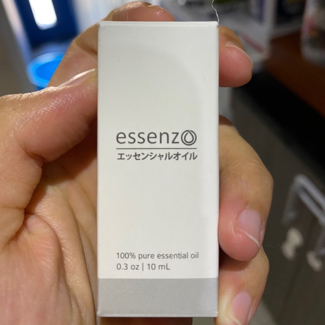 Essenzo tea tree oil