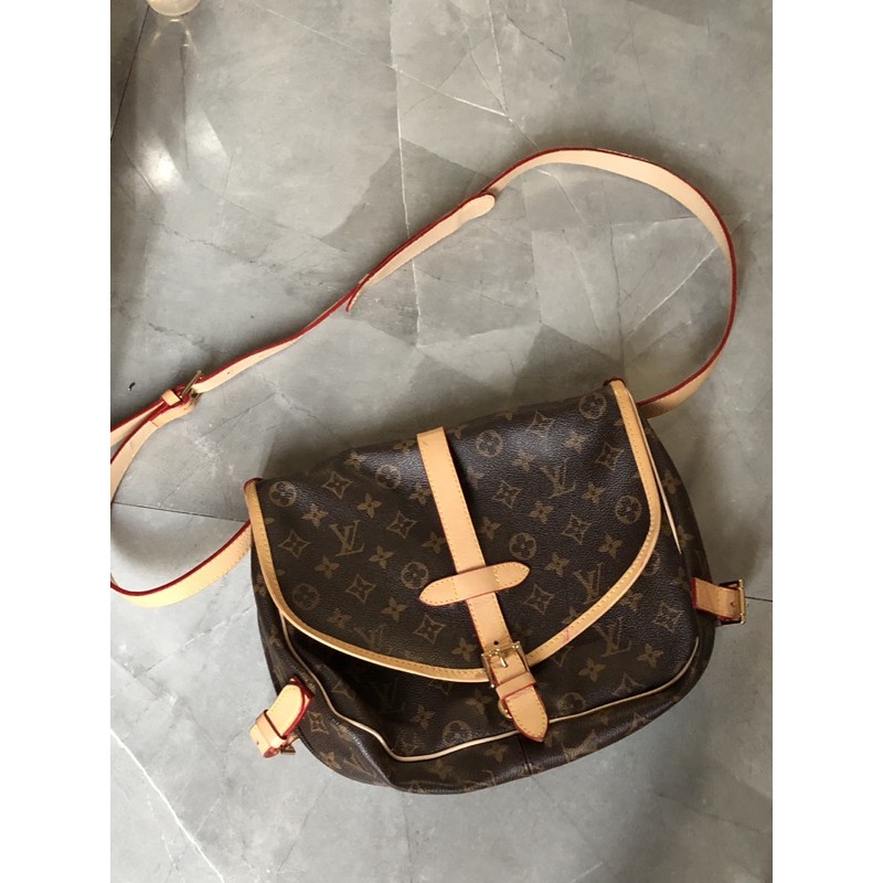 ⛔️SOLD⛔️ Preloved LV Saumur Mono.