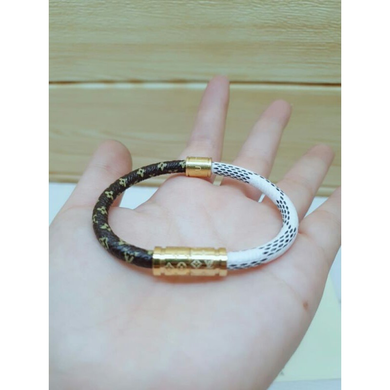 Gelang kulit lv / gelang lv magnet / gelang kulit magnet titanium / gelang titanium lv kulit 2 warna