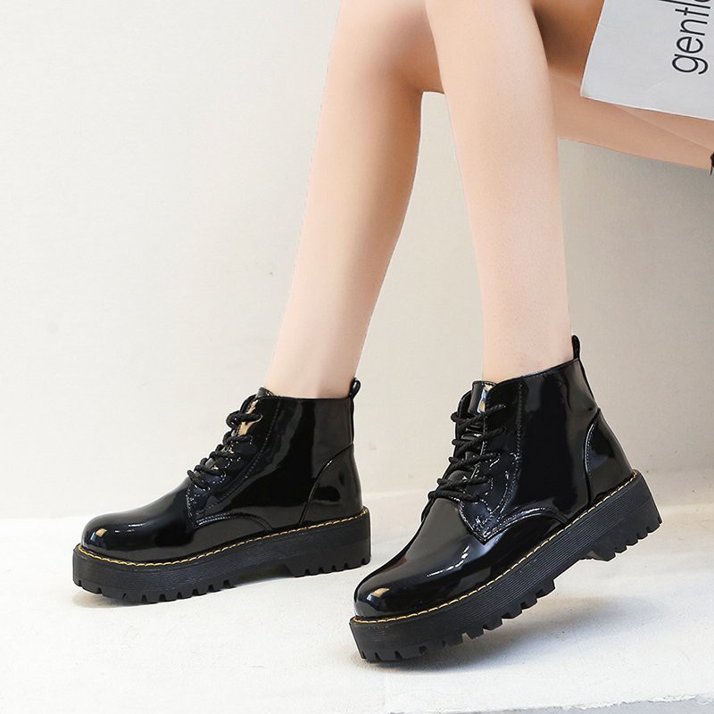 Gaya Inggris Martin sepatu bot fashion baru wanita dan pasang hitam tampan di sepatu bot pendek sepe