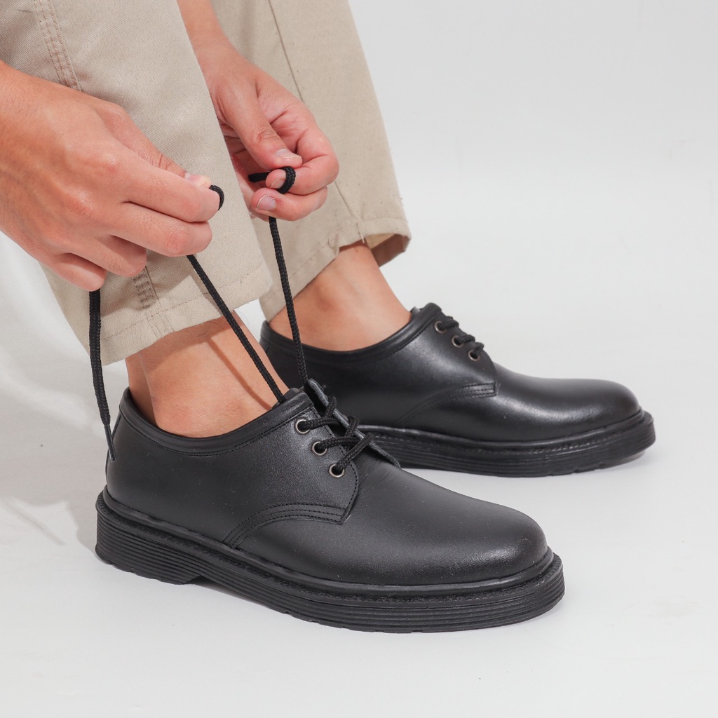 sepatu pantofel kulit asli sepatu docmart low full black sepatu kantor pria sepatu kerja pria sepatu formal pria model paul