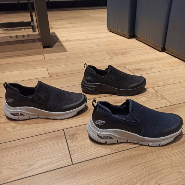 SKECHERS ARCH FIT