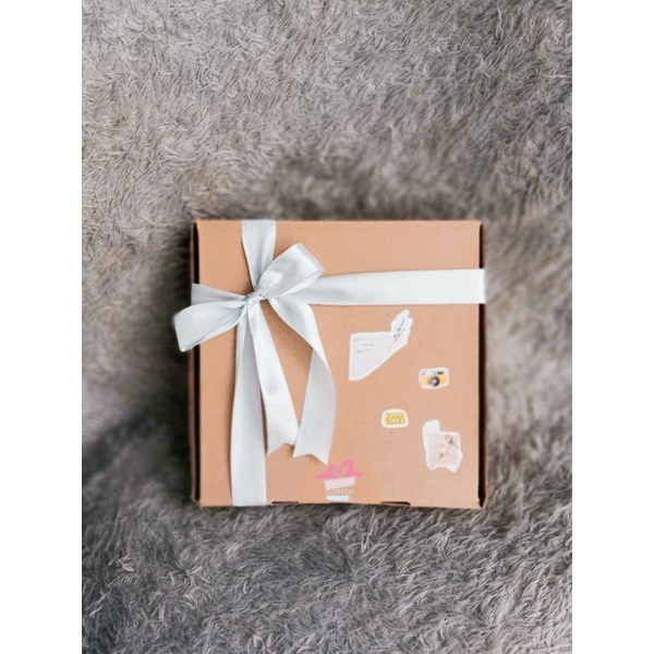 

Simple box by odette.gift / graduation / kotak kado/birthday/ulang tahun/kado aesthetic