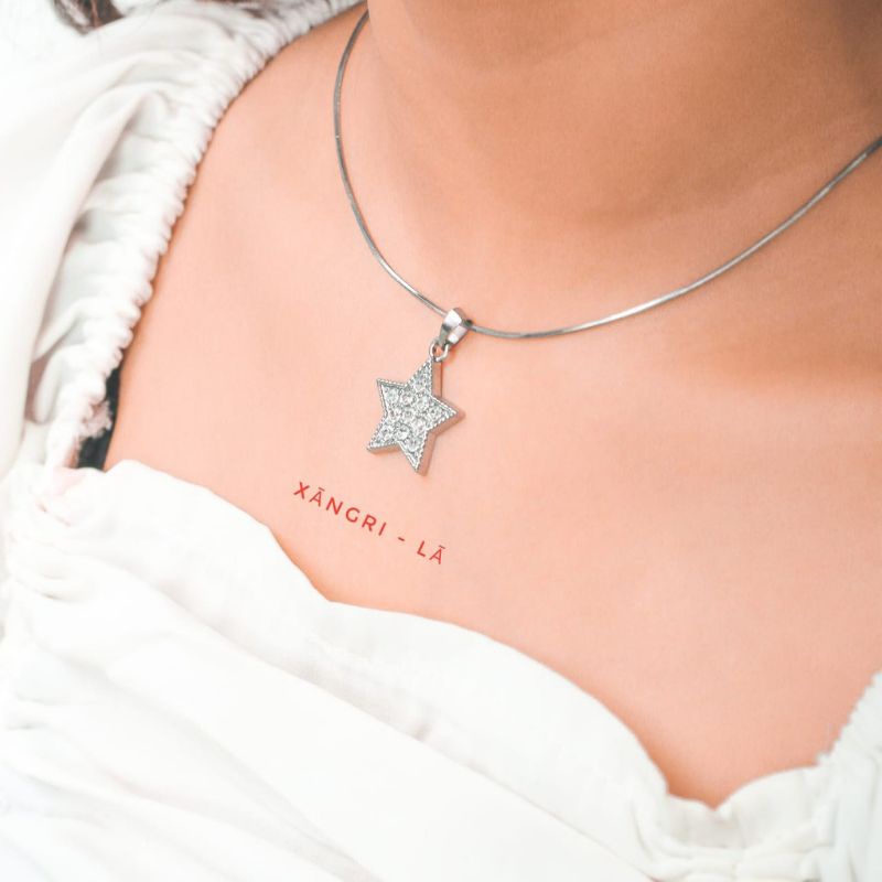 Kalung Titanium Wanita Silver Dengan Liontin Bintang Permata
