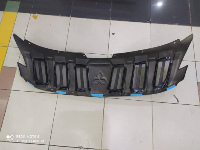 Grill depan Mitsubishi all new Pajero model Apollo hitam