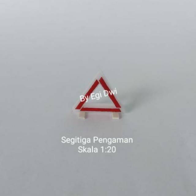Miniatur Segitiga Pengaman Skala 20