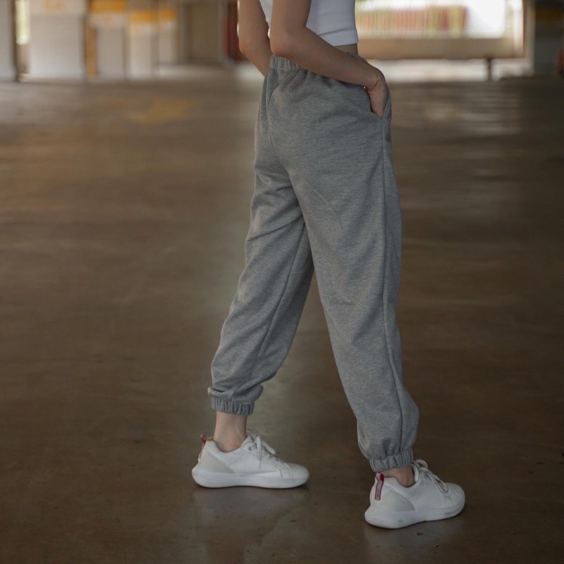 grey sweatpants/jogger