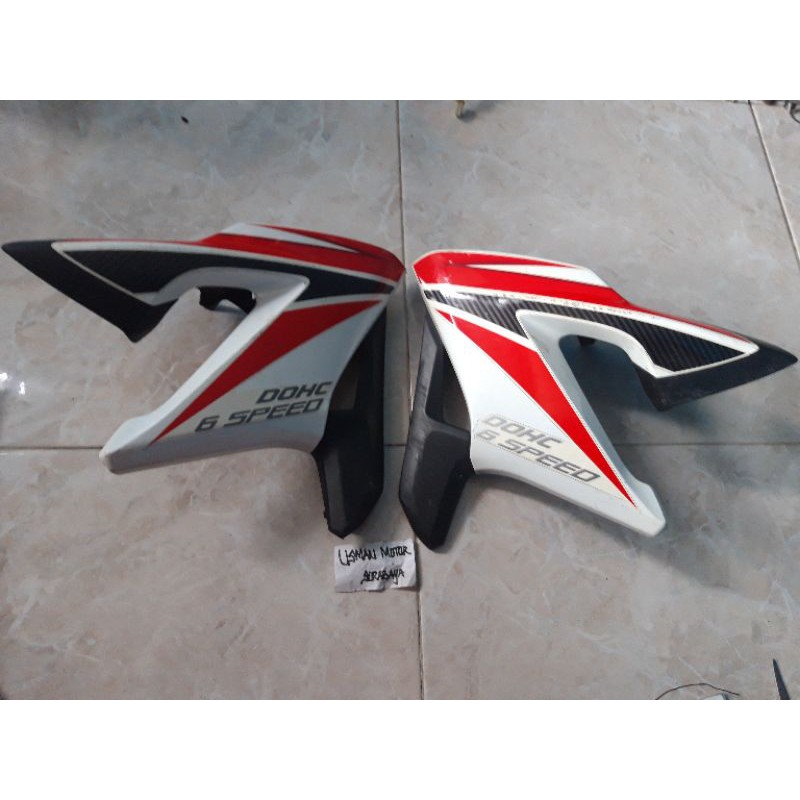 sayap old CB150R lama original putih