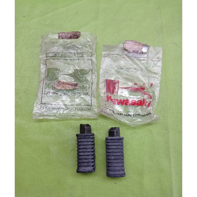 karet footstep postep pijakan kaki belakang kawasaki binter ar125 AR125 original kgp