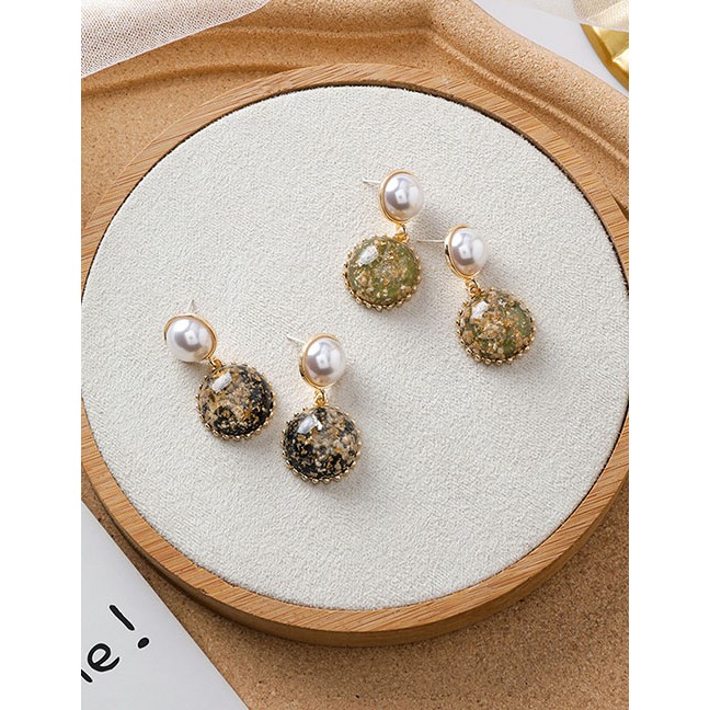 LRC Anting Tusuk Fashion B Gold Foil Pearl Earrings D66113