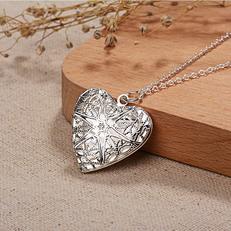 [Ready Stock]Fashion Silver Plated Heart-Shaped Hollow Pendant Simple Necklace