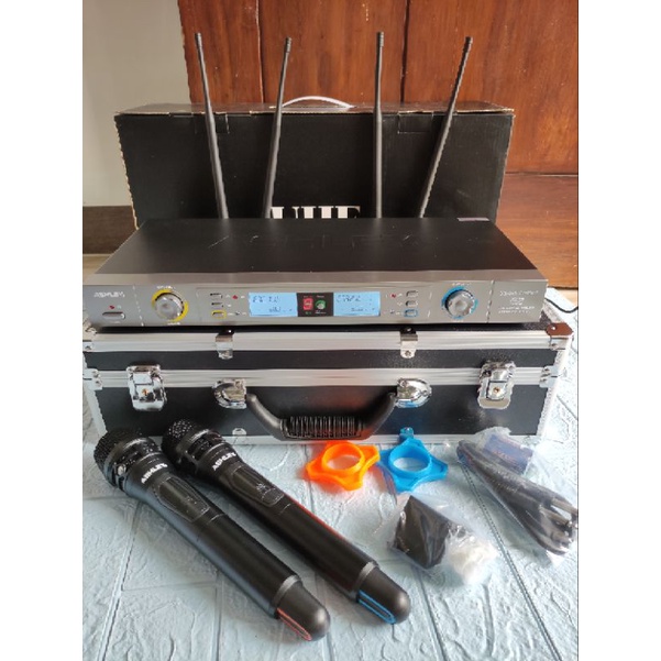 Mic Wireless Ashley Vocal Artist Vokal Artis Original 2 Mic Genggam Handheld Anti Feedback Function 