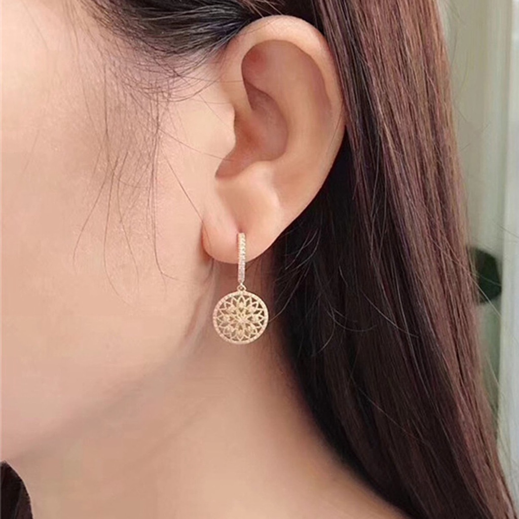 Hu Hu Hu Hu Hu Alat Bantu Pasang Kacamata♡ 1 Pasang Anting Hoop Bentuk Dream Catcher Model Hollow Out Untuk Wanita