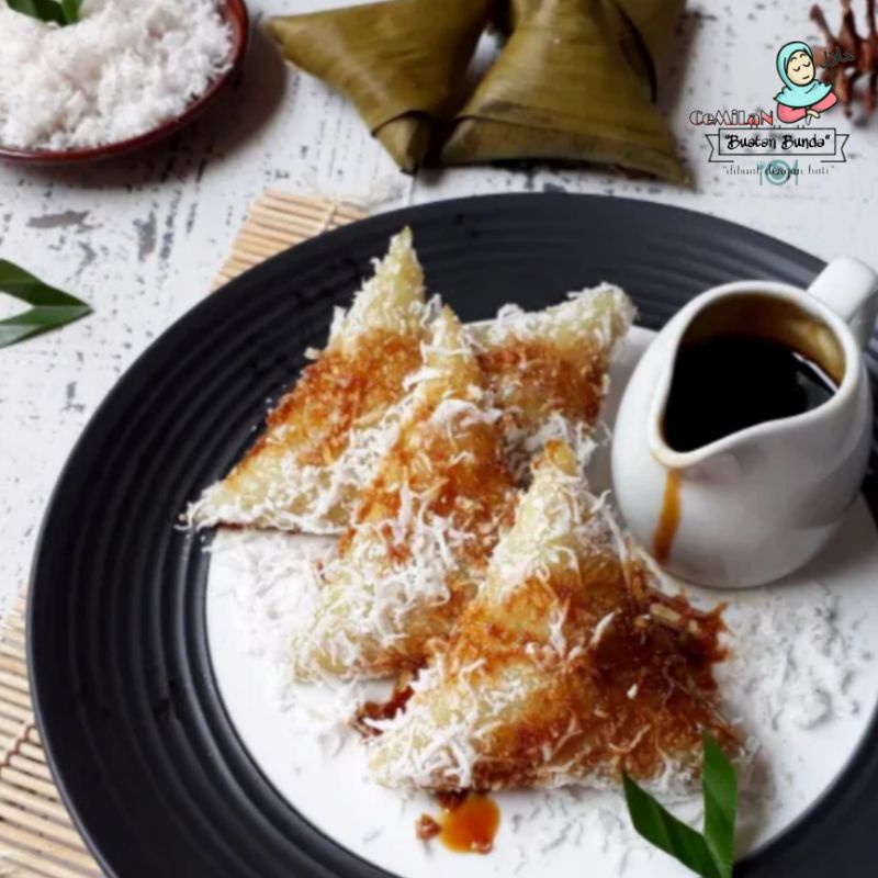 

Buatan Bunda Cemilan Lupis / Lopis Kelapa Dan Gula Merah