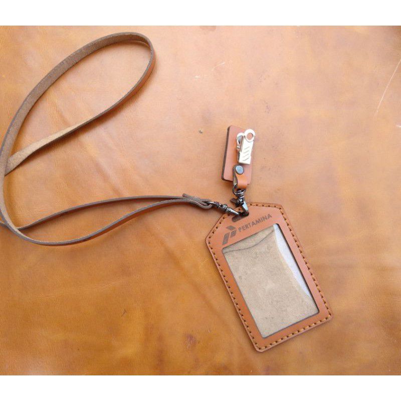 

NAME TAG KULIT CUSTOM DESIGN BEBAS BERBAGAI LOGO/NAMA PERUSAHAAN DAN INSTANSI