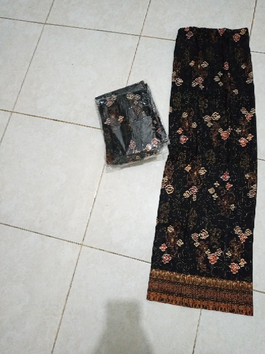 Couple Rok Batik Dan Kemeja Mega Mndung