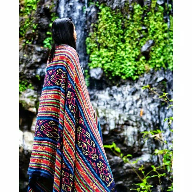 Kain tenun blanket etnik motif kalimantan dan toraja