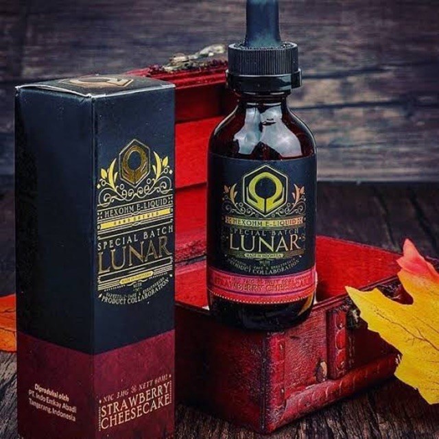 LUNAR HEXOHM STRAWBERRY CHEESE CAKE 60ML BY VAPEZOO